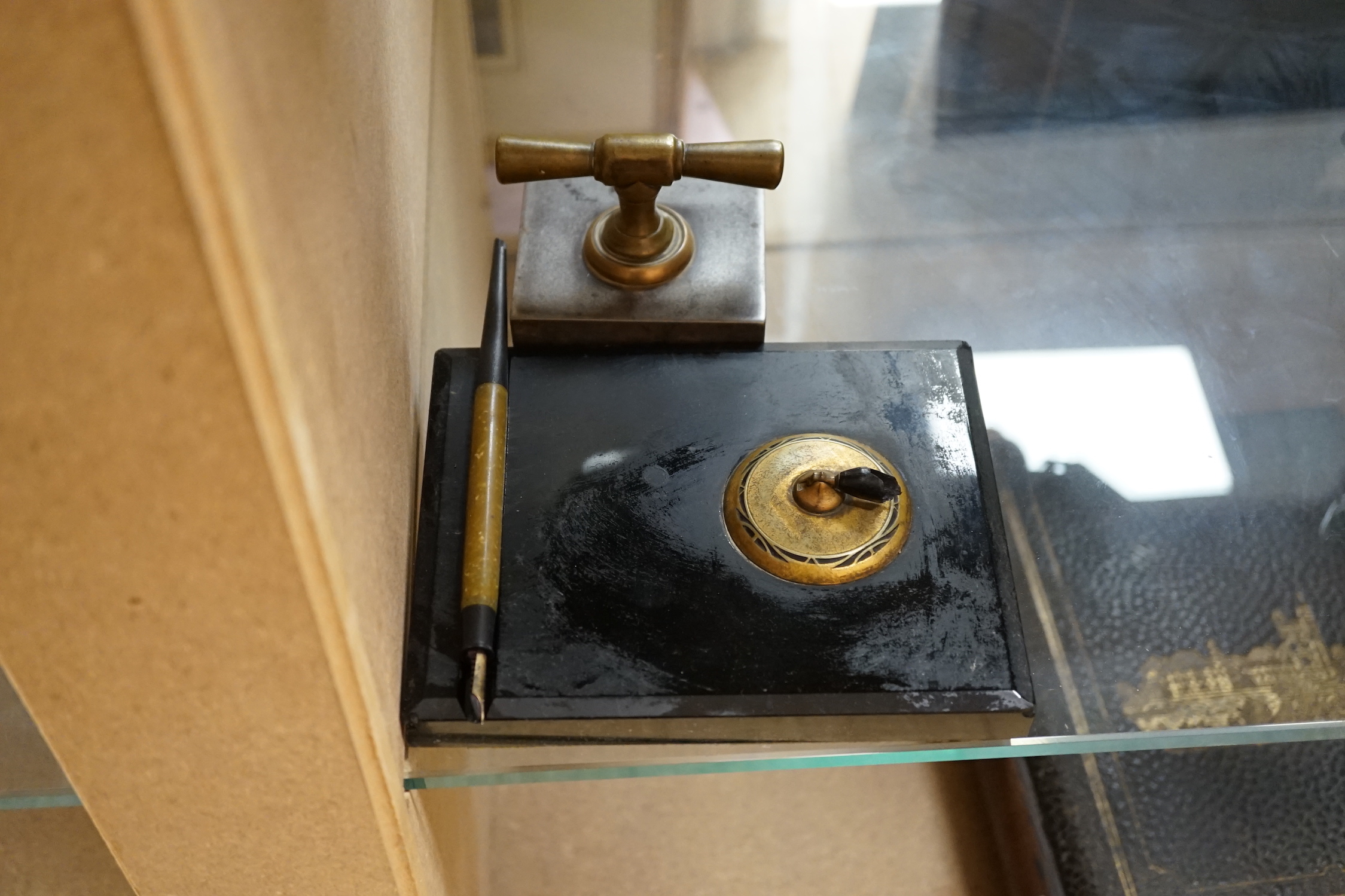 A fountain pen, two desk weights, seals and vertu